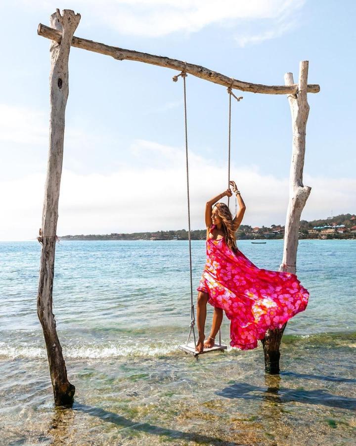 The Waterfront Beach House Nusa Lembongan  Exterior photo